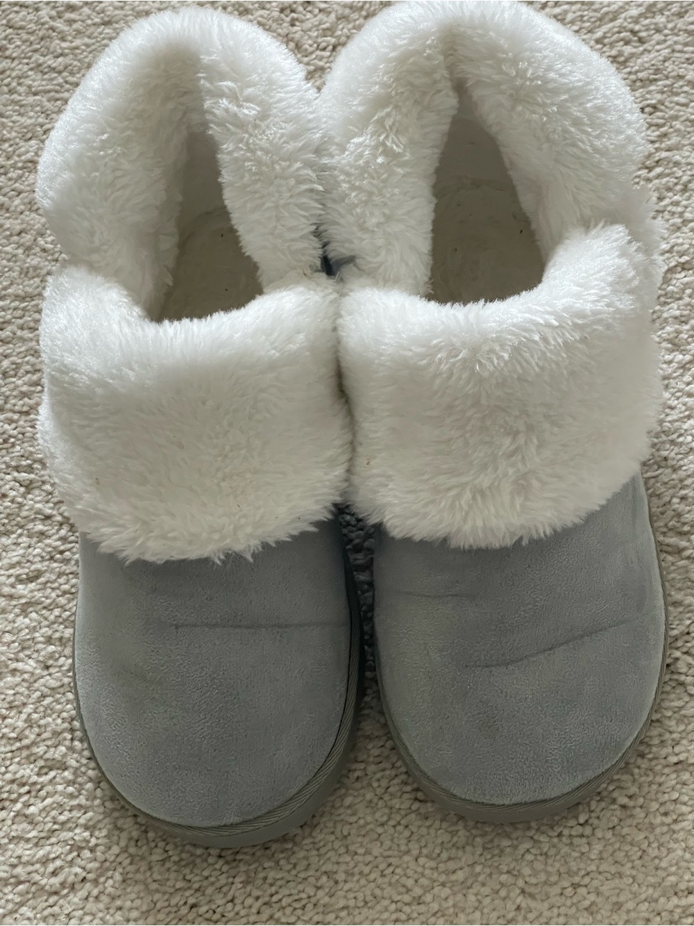 Cozy Women's Faux Fur Lined Slippers - Light Gray/White